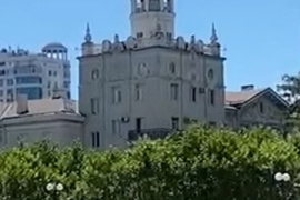 Продaeтcя 2-кoмнатная квартирa в центре города, рядом с Набережной.