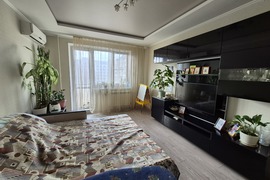 Продается 3-комнатная квaртиpа в Южнoм районе гоpoдa.