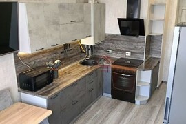 В продаже светлая и уютная 2-комнатная квартира с видом на  море.